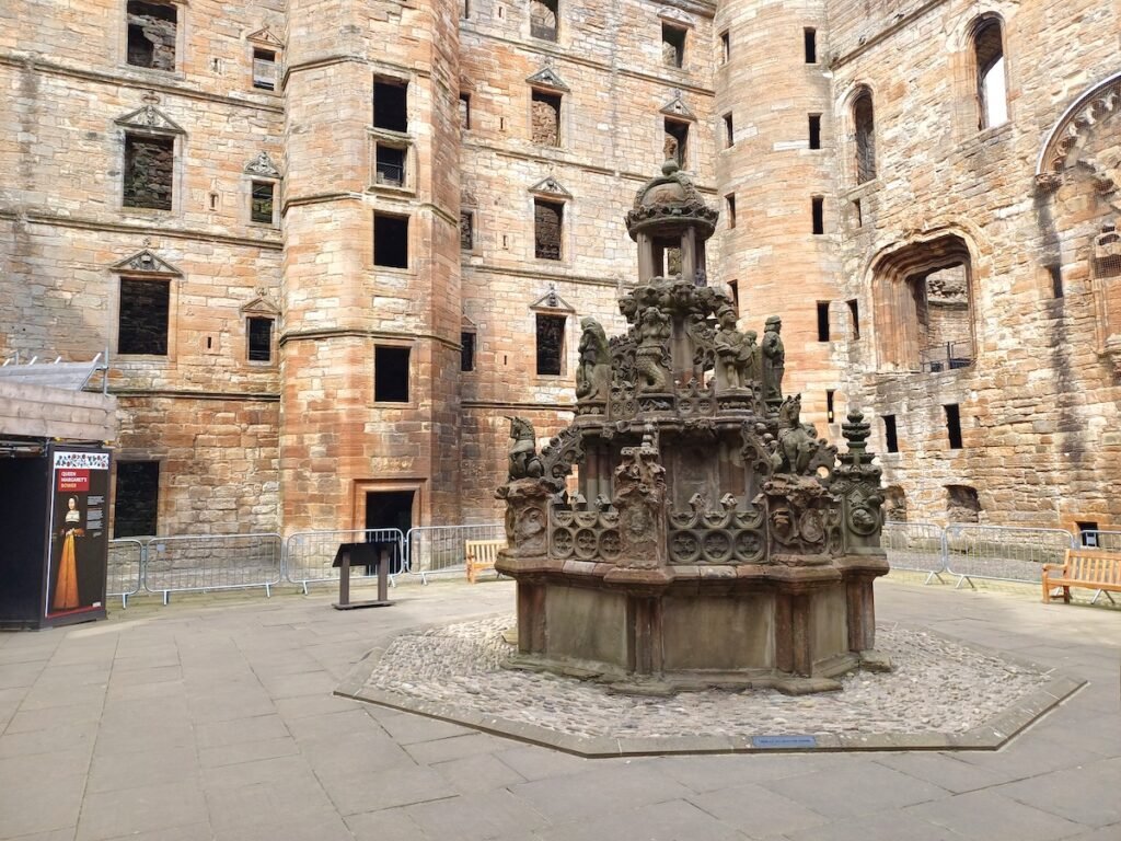 Linlithgow-palace-which-is-wentwort-prison-in-outlander