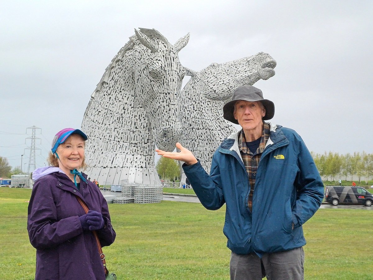 tourists visiting the kelpies on a day tour from Edinburgh