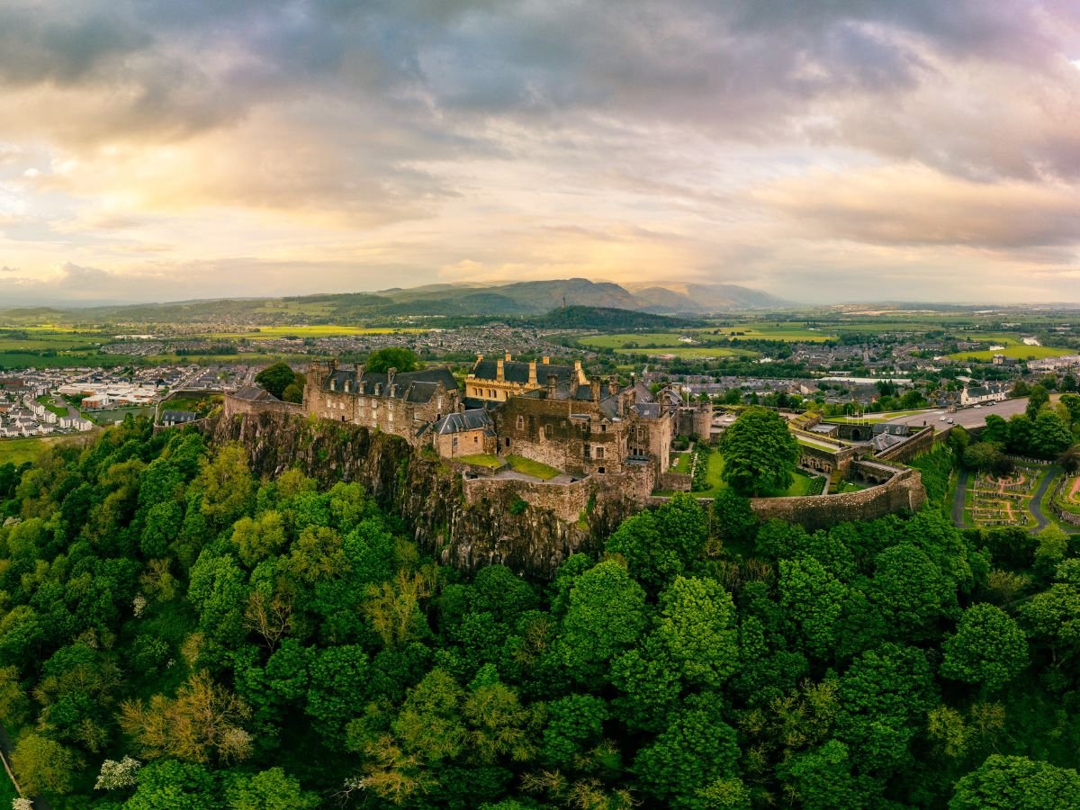 Drone image of Stirling Castle on day tour from Edinburgh Drone image of Stirling Castle on day tour from Edinburgh