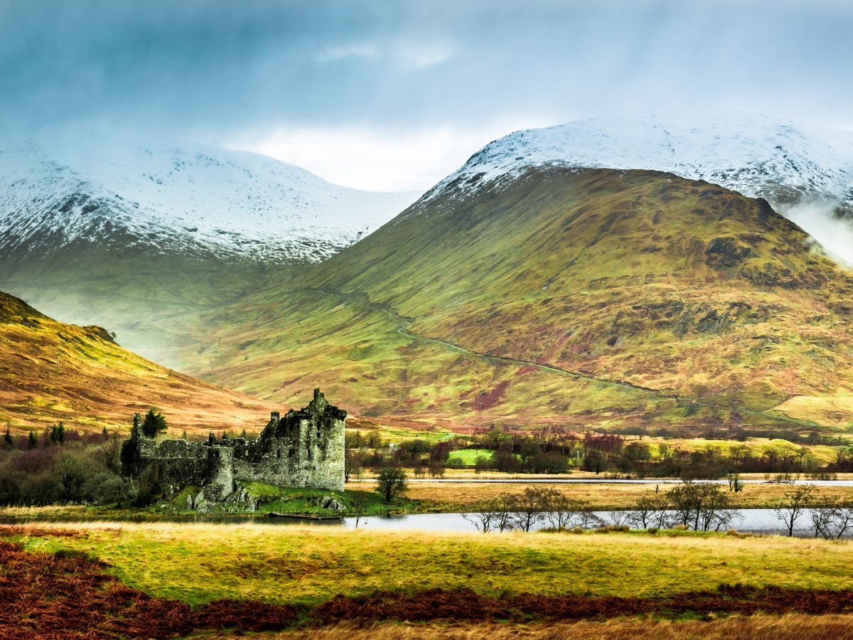 Kilchurn Castle on our three day Private Mull Iona & Staffa Tour from Glasgow or Edinburgh at Tour Guide Scotland