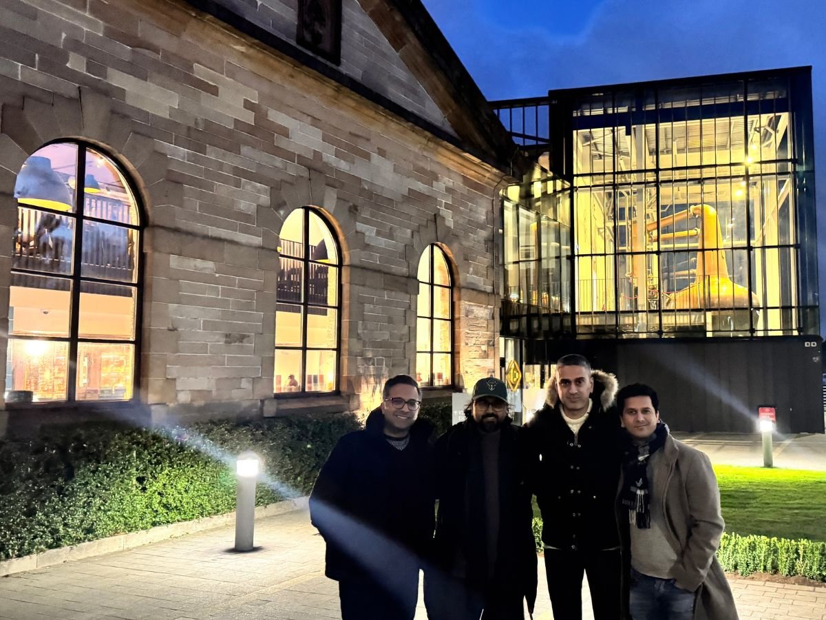 Some friends outiside Clydeside Distillery on our Private Whisky Day Tour from Glasgow with Tour Guide Scotland